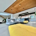 Villa D'exception Avec Piscine A Debordement - Vue Panoramique *