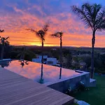 D'exception Avec Piscine A Debordement - Vue Panoramique Villa *