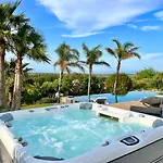 Villa D'exception Avec Piscine A Debordement - Vue Panoramique